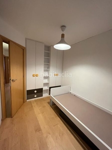 Alquiler piso con 4 habitaciones con ascensor, calefacción y aire acondicionado en Barcelona