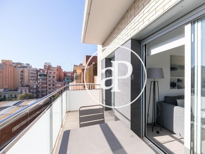 Alquiler piso en alquiler de obra nueva amueblado y con terraza cercano a avenida diagonal en Barcelona
