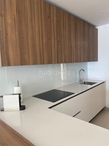 Alquiler piso en calle rododendro piso con 2 habitaciones amueblado con ascensor, parking y aire acondicionado en Benalmádena