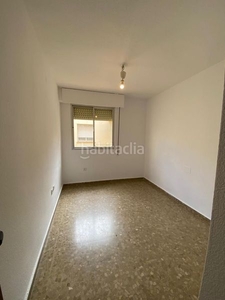 Alquiler piso fantástico piso sin amueblar en pedregalejo por 1.400€ en Málaga