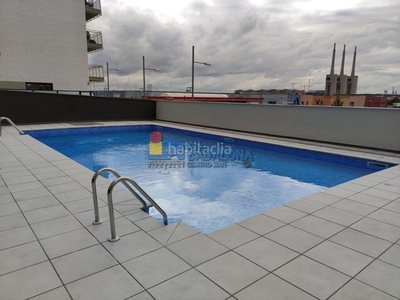Alquiler piso nuevo de 2 habitaciones, pk y piscina. semi-nuevo en zona canal en Badalona