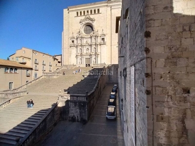 Alquiler piso pis de 75?m² construïts al barri vell amb vistes a la catedral i sant fèlix. en Girona