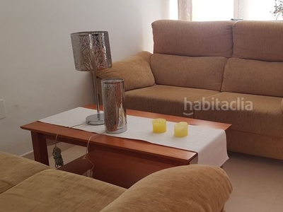 Alquiler piso se alquila habitación en piso compartido a chica responsable, para compartir vivienda, en la zona mas cercana al hospital clinico. en Málaga