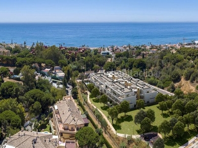 Apartamento con 2 habitaciones con ascensor, parking, piscina y aire acondicionado en Marbella