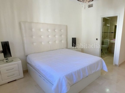 Apartamento con 3 habitaciones amueblado con ascensor, aire acondicionado y vistas al mar en Marbella