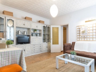 Apartamento de 3 dormitorios en alquiler en Nueva España, Madrid