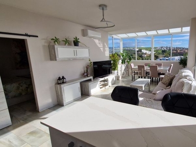 Apartamento precioso apartamento reformado moderno en primera línea de playa cerca de todos los servicios en Estepona
