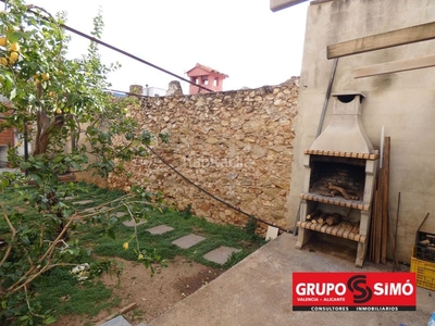 Casa adosada en muy buena zona . en Tavernes de la Valldigna