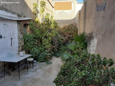 Casa con patio amplia y fresca en Sierra de Fuentes