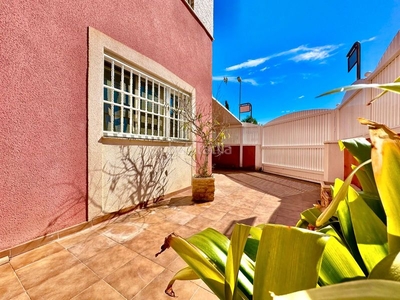 Casa en calle girasoles casa con 4 habitaciones amueblada con parking y aire acondicionado en San Pedro del Pinatar