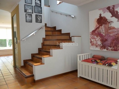 Casa pareada con 4 habitaciones con aire acondicionado en Gelves