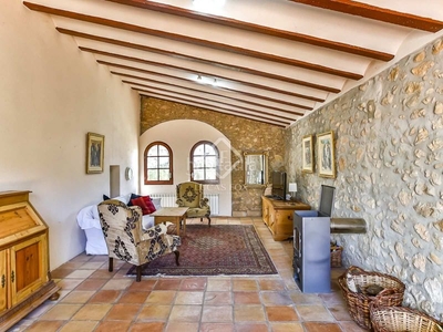 Casa rural de 4 dormitorios en venta en penedès, barcelona en Torrelles de Foix