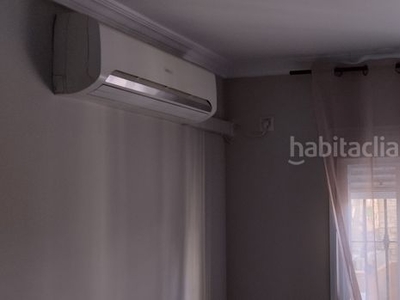 Chalet con 3 habitaciones con calefacción y aire acondicionado en Dos Hermanas
