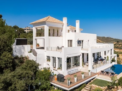 Chalet con 5 habitaciones con parking, piscina, aire acondicionado, vistas al mar y vistas a la montaña en Marbella