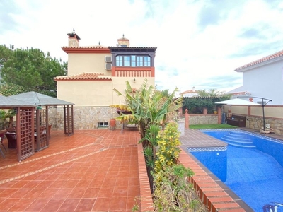 Chalet villa de lujo ubicada en una zona exclusiva . en Torre del Mar