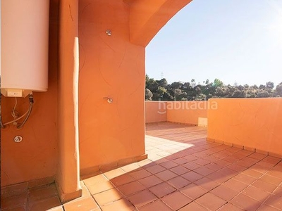 Piso con 2 habitaciones con ascensor, parking y aire acondicionado en Marbella