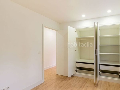 Piso con 2 habitaciones con ascensor y aire acondicionado en Sevilla