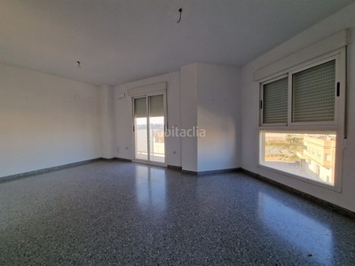 Piso con 3 habitaciones con ascensor en Alberic