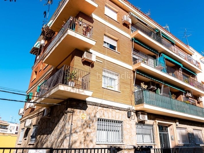 Piso con 3 habitaciones con ascensor, parking, calefacción y aire acondicionado en Sevilla