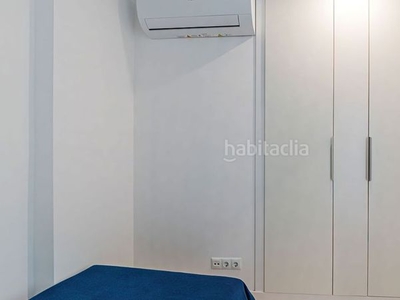 Piso con 3 habitaciones con ascensor y aire acondicionado en Sevilla
