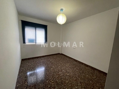 Piso con 3 habitaciones con ascensor y calefacción en Catarroja