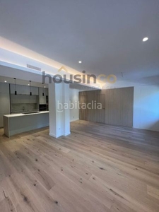 Piso en venta , con 179 m2, 4 habitaciones y 5 baños, ascensor, aire acondicionado y calefacción individual gas natural. en Madrid