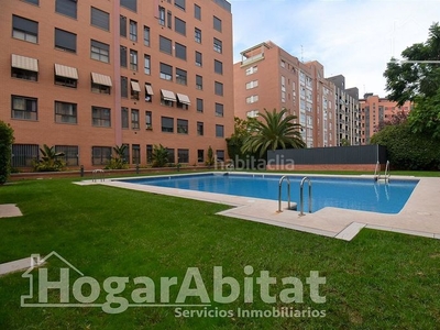 Piso espectacular piso seminuevo, todo exterior, con garaje y piscina en Valencia