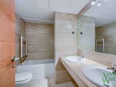 Piso viviendaweb vende vivienda con plaza, trastero, piscina y jardín 2 dormitorios 1 baño en Madrid