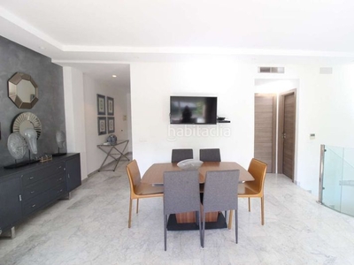 Planta baja 1ª linea de playa - fantastico apartamento duplex de 3 dormitorios en Marbella