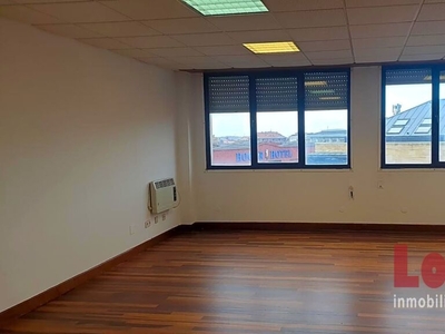Amplia oficina de 95m² en Santander