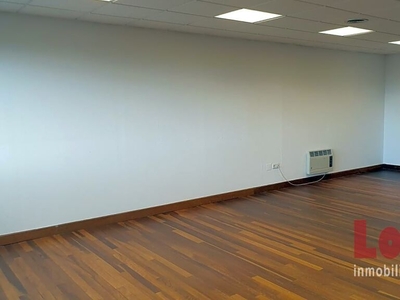 Amplia oficina profesional de 95m² en Santander