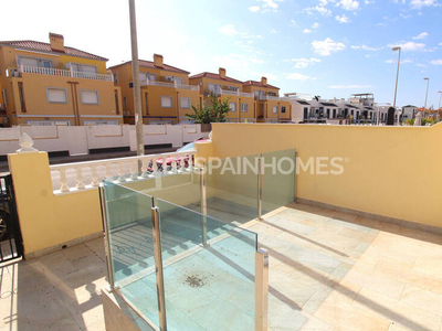 Villa con estilo cerca de servicios en La Zenia Alicante