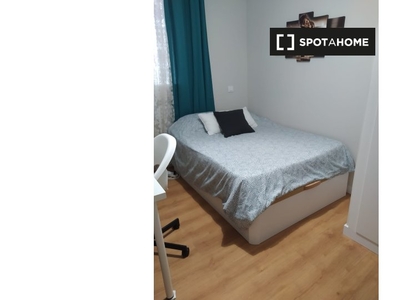 Habitaciones en apartamento de 3 dormitorios en Salamanca, Madrid