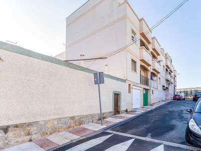 Piso y garaje en C/ Las Malvinas, Roquetas de Mar (Almería)
