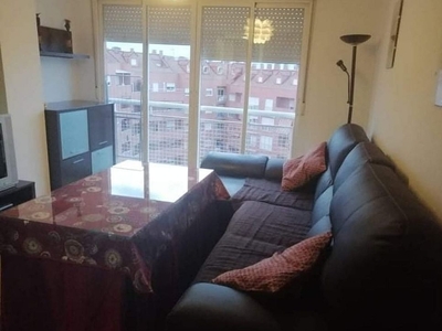 Alquiler de apartamento en calle Jaén de 1 habitación con jardín y muebles
