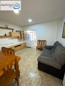 Alquiler de piso en avenida Reyes Católicos de 3 habitaciones con terraza y muebles