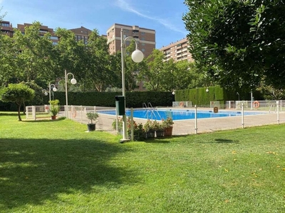 Alquiler de piso en La Bozada – Parque Delicias de 2 habitaciones con terraza y piscina