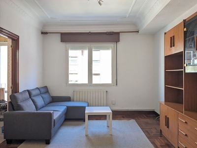 Alquiler de piso en Solokoetxe de 3 habitaciones con muebles y balcón