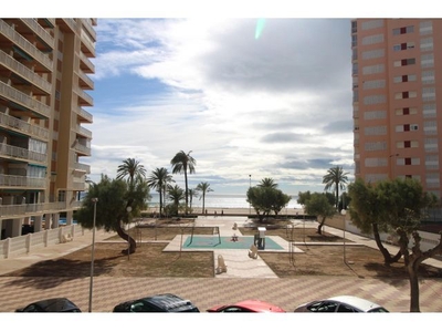 APARTAMENTO EN SEGUNDA LÍNEA DE PLAYA CON EXCELENTES VISTAS AL MAR, PISCINA Y GARAJE.