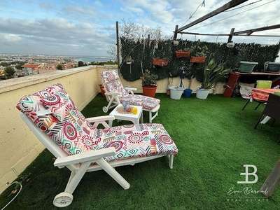 Dúplex en venta en Cap Salou de 3 habitaciones con terraza y piscina