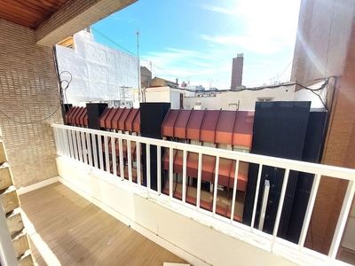 Piso en alquiler en calle Del Médico Pascual Pérez de 3 habitaciones con balcón y aire acondicionado