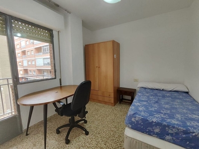 Piso en alquiler en Camino de Ronda - Rosaleda de 4 habitaciones con terraza y muebles