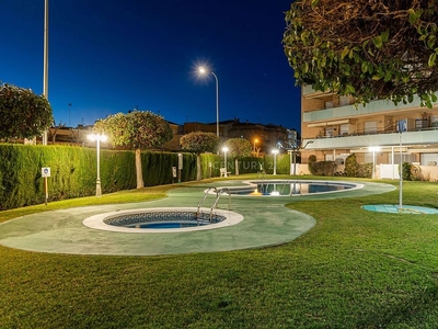 Piso en venta en avenida Del Tarragonès de 3 habitaciones con terraza y piscina