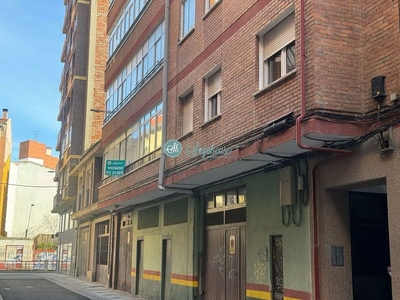 Piso en venta en Centro - Valladolid de 3 habitaciones con terraza y balcón