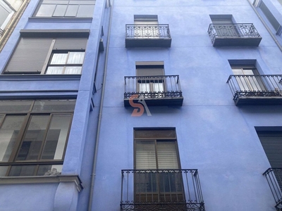 Piso en venta en Centro - Valladolid de 4 habitaciones con terraza y calefacción