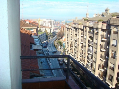 Piso en venta en Portugalete de 2 habitaciones con terraza y balcón