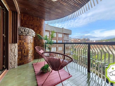 Piso en venta en Portugalete de 3 habitaciones con terraza y piscina