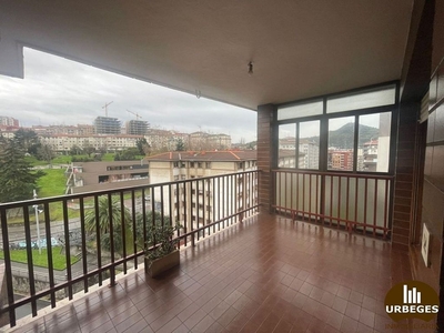 Piso en venta en Santurtzi de 3 habitaciones con terraza y garaje