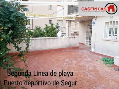 Piso en venta en Segur Platja de 3 habitaciones con garaje y jardín