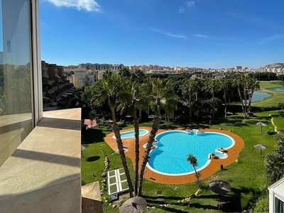 Venta de ático en Alicante Golf de 2 habitaciones con terraza y piscina